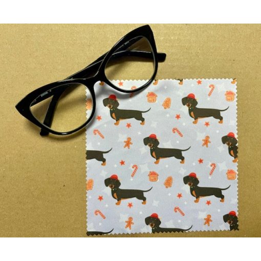 Karácsonyi tacskó mintás szemüveg-törlőkendő