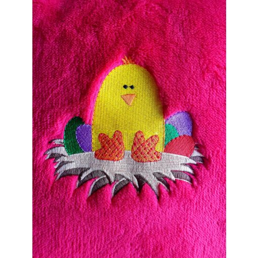 Csibés hímzett párna