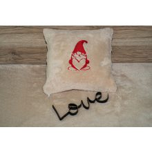 Szívecskés manó hímzett párna