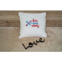 Love always wins hímzett párna