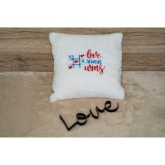 Love always wins hímzett párna