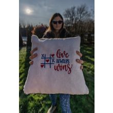 Love always wins hímzett párna