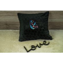  Falling in love hímzett párna