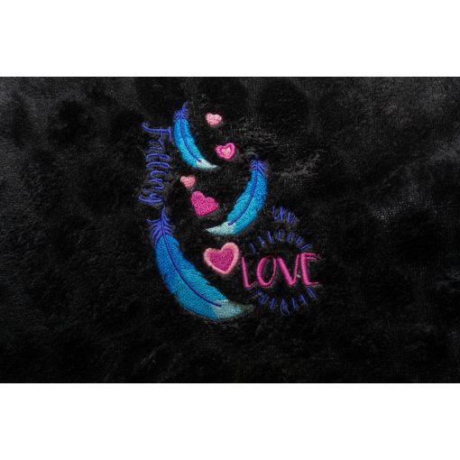  Falling in love hímzett párna