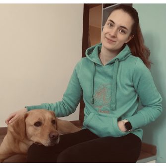 Hímzett pulcsik